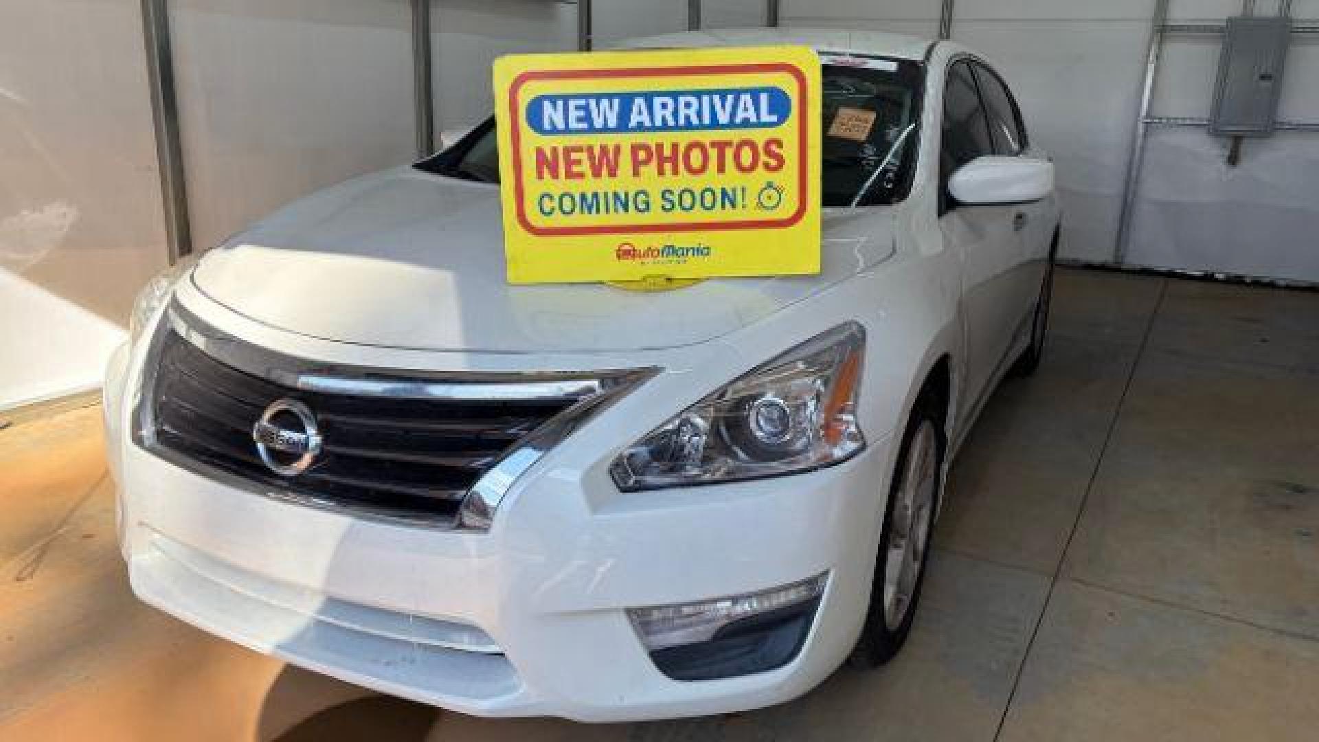 2013 White Nissan Altima 2.5 S (1N4AL3AP0DC) with an 2.5L I-4 DOHC engine, located at 1806 Veterans Memorial Hwy SW, Austell, GA, 30168, (770) 944-9558, 33.817959, -84.606987 - Photo#0