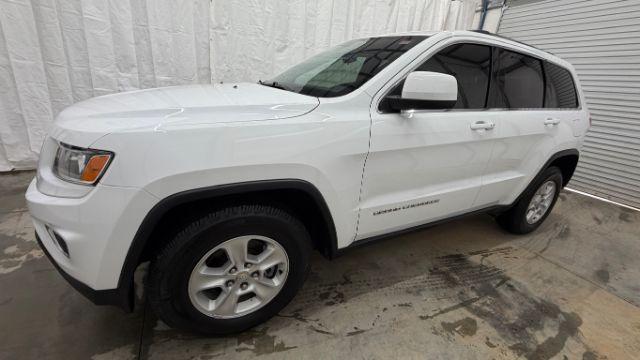 2016 White Jeep Grand Cherokee Laredo (1C4RJEAG6GC) with an Pentastar 3.6L V-6 DOHC engine, located at 1806 Veterans Memorial Hwy SW, Austell, GA, 30168, (770) 944-9558, 33.817959, -84.606987 - Photo#1