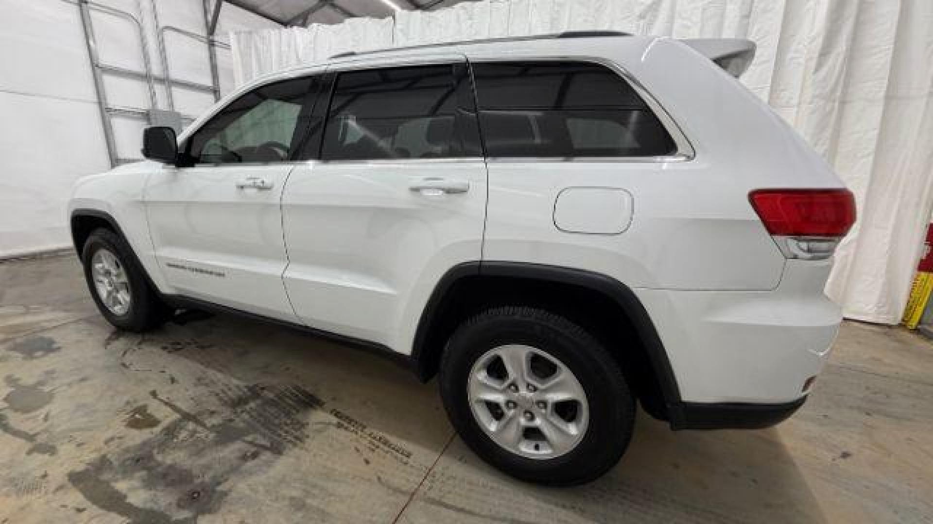2016 White Jeep Grand Cherokee Laredo (1C4RJEAG6GC) with an Pentastar 3.6L V-6 DOHC engine, located at 1806 Veterans Memorial Hwy SW, Austell, GA, 30168, (770) 944-9558, 33.817959, -84.606987 - Photo#2