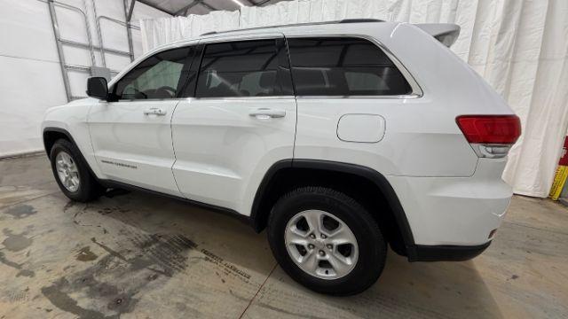 2016 White Jeep Grand Cherokee Laredo (1C4RJEAG6GC) with an Pentastar 3.6L V-6 DOHC engine, located at 1806 Veterans Memorial Hwy SW, Austell, GA, 30168, (770) 944-9558, 33.817959, -84.606987 - Photo#2