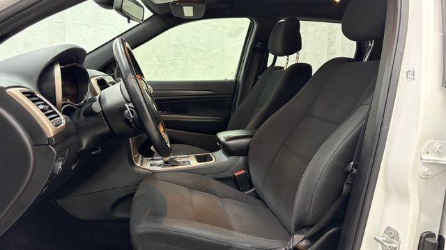 2016 White Jeep Grand Cherokee Laredo (1C4RJEAG6GC) with an Pentastar 3.6L V-6 DOHC engine, located at 1806 Veterans Memorial Hwy SW, Austell, GA, 30168, (770) 944-9558, 33.817959, -84.606987 - Photo#11