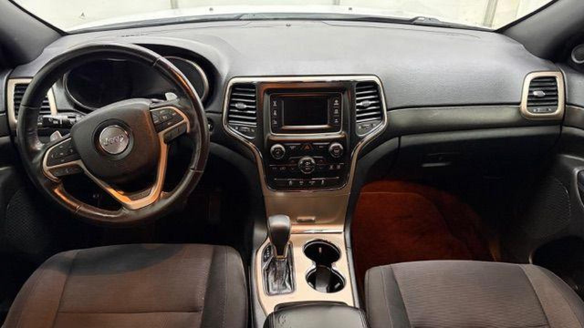 2016 White Jeep Grand Cherokee Laredo (1C4RJEAG6GC) with an Pentastar 3.6L V-6 DOHC engine, located at 1806 Veterans Memorial Hwy SW, Austell, GA, 30168, (770) 944-9558, 33.817959, -84.606987 - Photo#14