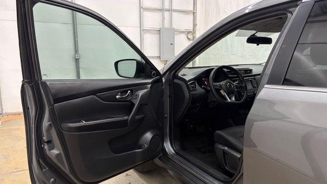 2018 Gray Nissan Rogue S (5N1AT2MT8JC) with an 2.5L I-4 DOHC engine, located at 1806 Veterans Memorial Hwy SW, Austell, GA, 30168, (770) 944-9558, 33.817959, -84.606987 - Photo#10