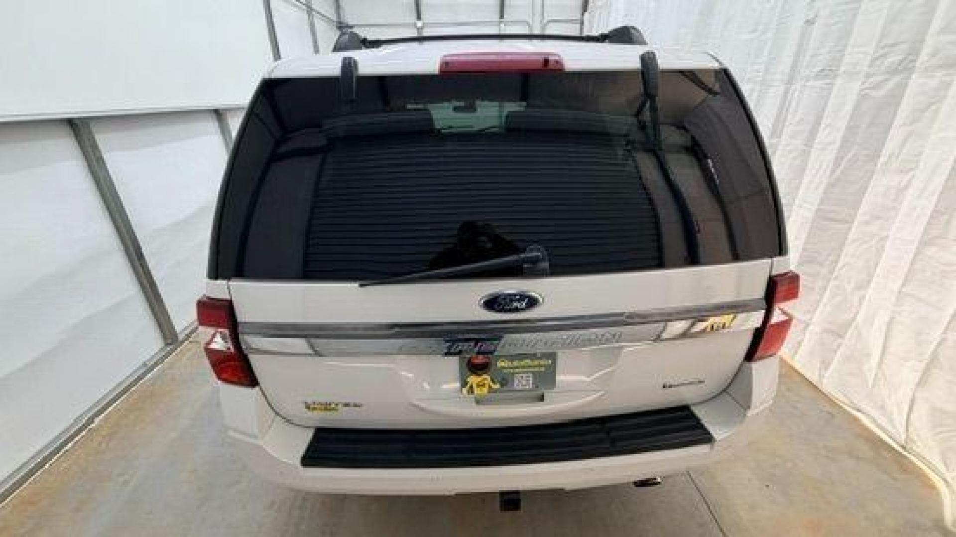 2015 White Ford Expedition EL Limited (1FMJK1KT1FE) with an EcoBoost 3.5L V-6 gasoline direct injection engine, located at 1806 Veterans Memorial Hwy SW, Austell, GA, 30168, (770) 944-9558, 33.817959, -84.606987 - Photo#4