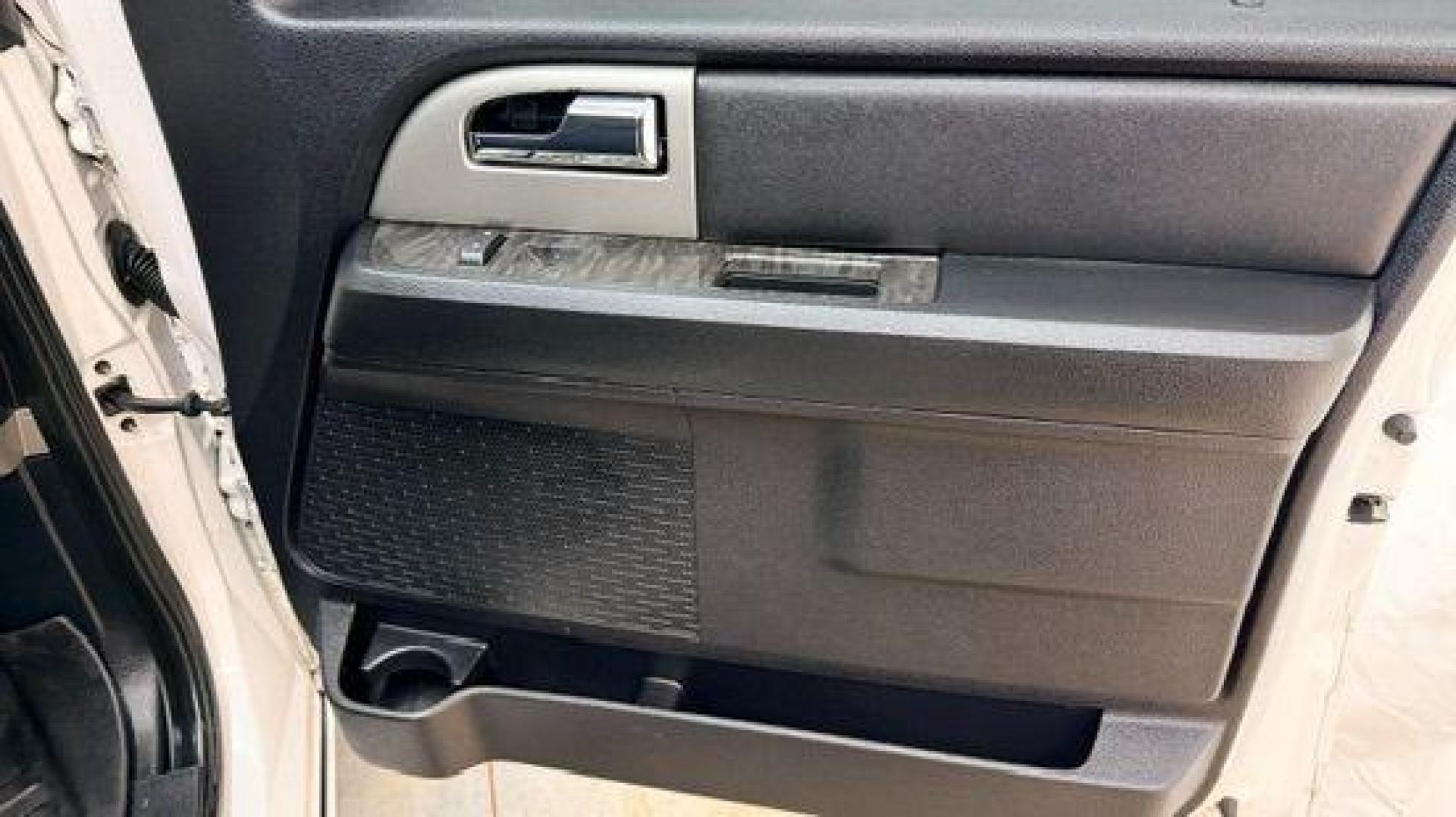 2015 White Ford Expedition EL Limited (1FMJK1KT1FE) with an EcoBoost 3.5L V-6 gasoline direct injection engine, located at 1806 Veterans Memorial Hwy SW, Austell, GA, 30168, (770) 944-9558, 33.817959, -84.606987 - Photo#19