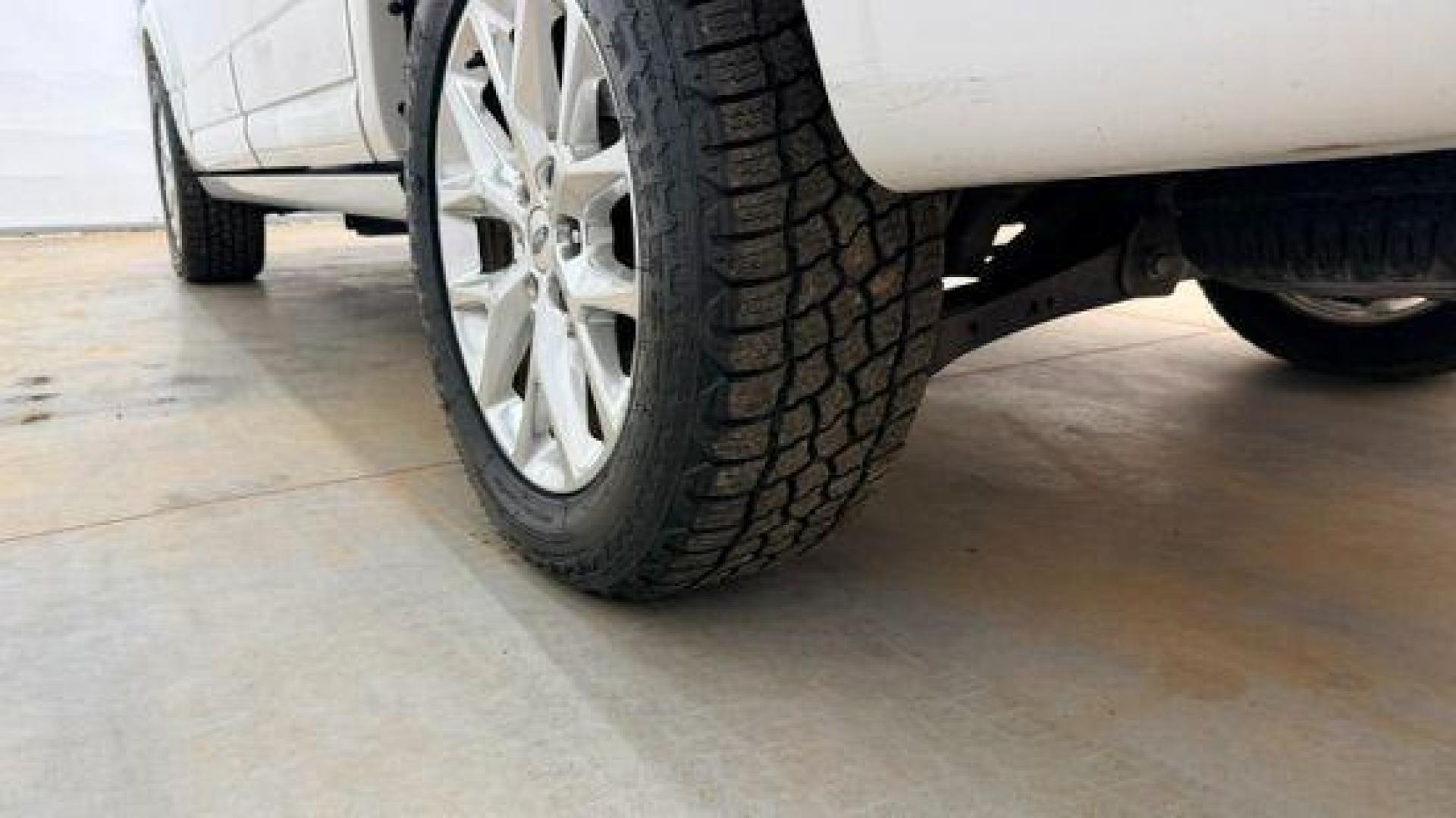 2015 White Ford Expedition EL Limited (1FMJK1KT1FE) with an EcoBoost 3.5L V-6 gasoline direct injection engine, located at 1806 Veterans Memorial Hwy SW, Austell, GA, 30168, (770) 944-9558, 33.817959, -84.606987 - Photo#24