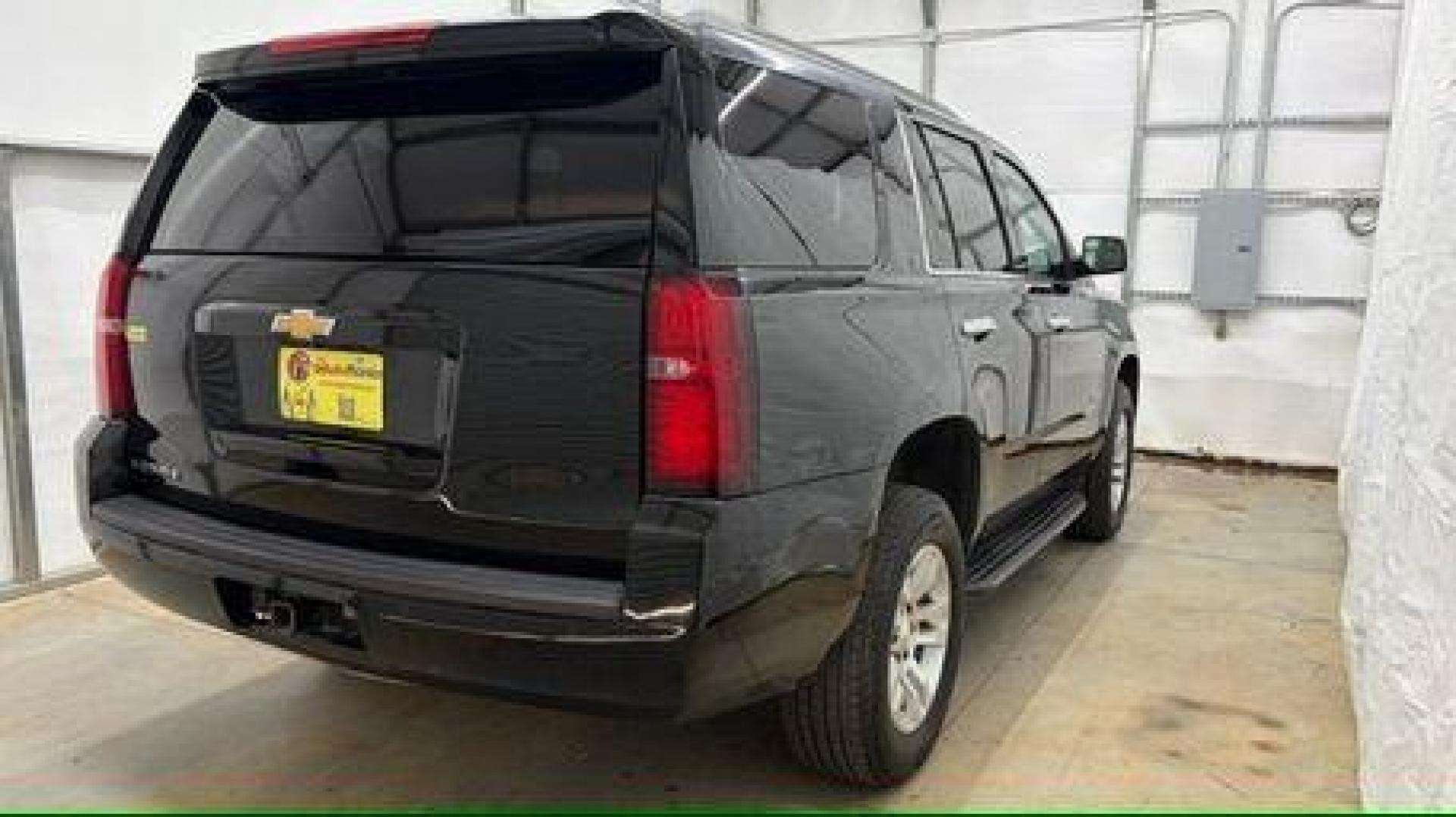 2017 BLACK Chevrolet Tahoe LT (1GNSKBKC1HR) with an EcoTec3 5.3L V-8 gasoline direct injection engine, located at 1806 Veterans Memorial Hwy SW, Austell, GA, 30168, (770) 944-9558, 33.817959, -84.606987 - Photo#5