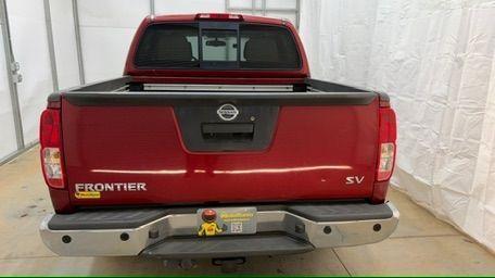 2016 Red Nissan Frontier SV (1N6AD0ER9GN) with an VQ 4L V-6 DOHC engine, located at 1806 Veterans Memorial Hwy SW, Austell, GA, 30168, (770) 944-9558, 33.817959, -84.606987 - Photo#5
