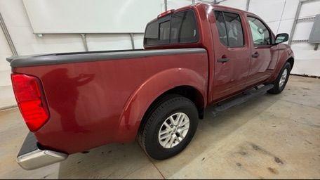 2016 Red Nissan Frontier SV (1N6AD0ER9GN) with an VQ 4L V-6 DOHC engine, located at 1806 Veterans Memorial Hwy SW, Austell, GA, 30168, (770) 944-9558, 33.817959, -84.606987 - Photo#8