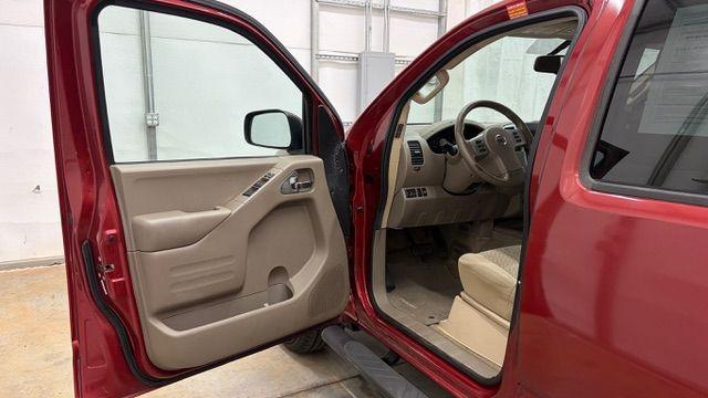 2016 Red Nissan Frontier SV (1N6AD0ER9GN) with an VQ 4L V-6 DOHC engine, located at 1806 Veterans Memorial Hwy SW, Austell, GA, 30168, (770) 944-9558, 33.817959, -84.606987 - Photo#11