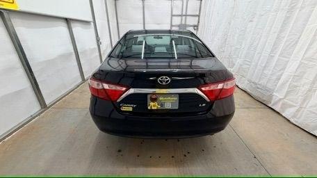 2016 Black Toyota Camry LE (4T1BF1FK5GU) with an 2.5L I-4 DOHC engine, located at 1806 Veterans Memorial Hwy SW, Austell, GA, 30168, (770) 944-9558, 33.817959, -84.606987 - Photo#4