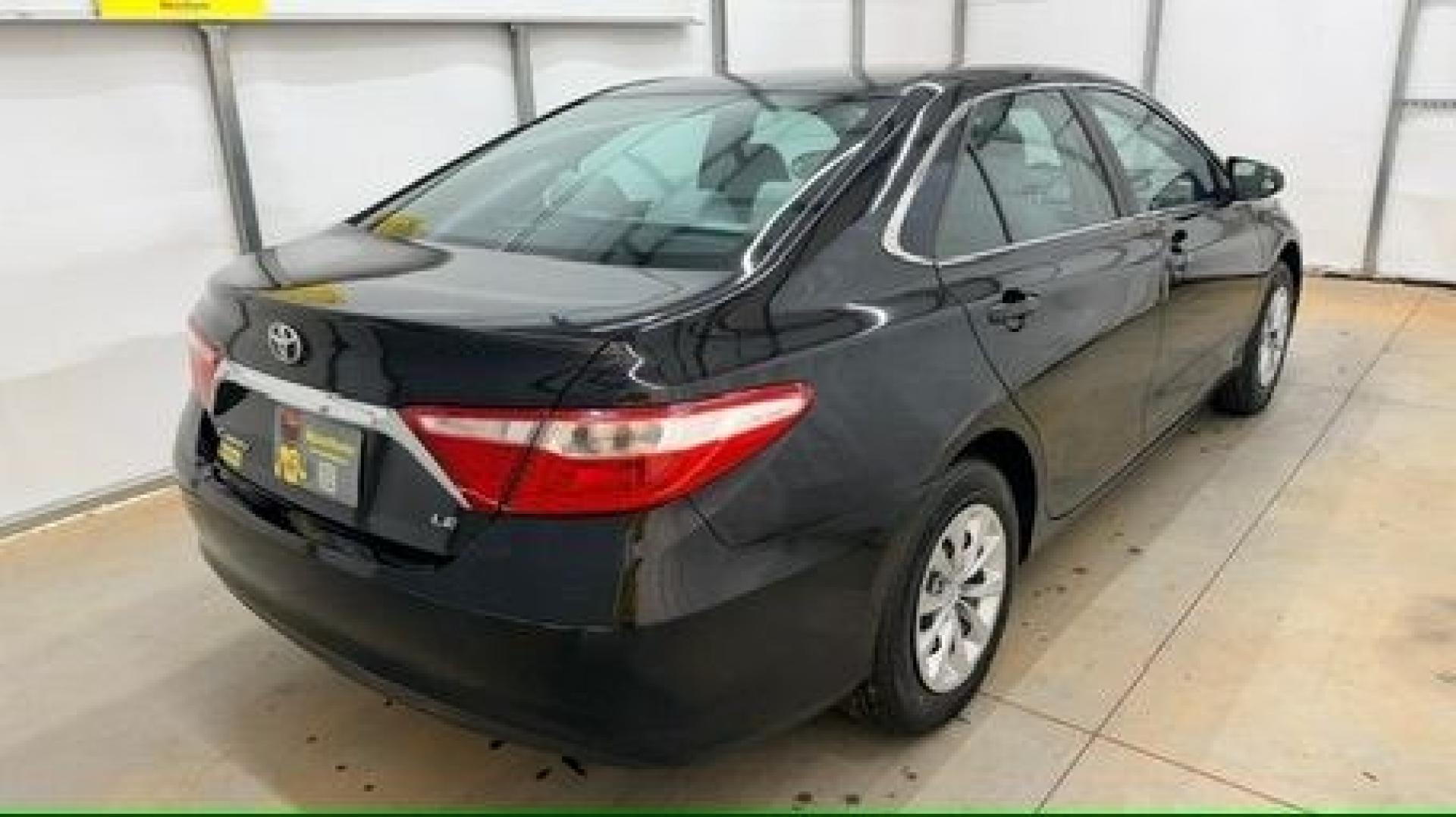 2016 Black Toyota Camry LE (4T1BF1FK5GU) with an 2.5L I-4 DOHC engine, located at 1806 Veterans Memorial Hwy SW, Austell, GA, 30168, (770) 944-9558, 33.817959, -84.606987- Photo#5