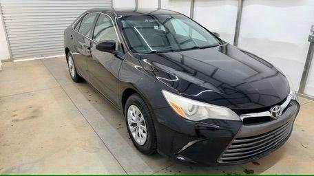 2016 Black Toyota Camry LE (4T1BF1FK5GU) with an 2.5L I-4 DOHC engine, located at 1806 Veterans Memorial Hwy SW, Austell, GA, 30168, (770) 944-9558, 33.817959, -84.606987 - Photo#8