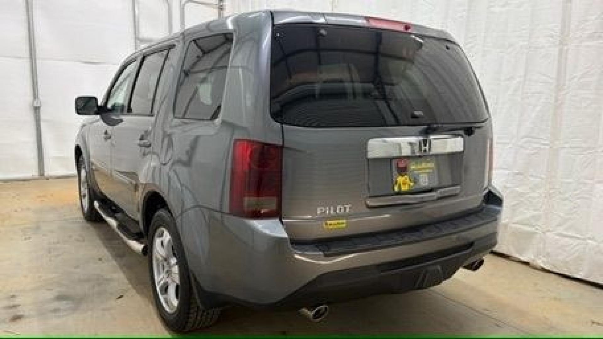2012 Gray Honda Pilot EX-L (5FNYF3H52CB) with an 3.5L V-6 i-VTEC VCM variable valve control engine, located at 1806 Veterans Memorial Hwy SW, Austell, GA, 30168, (770) 944-9558, 33.817959, -84.606987- Photo#3