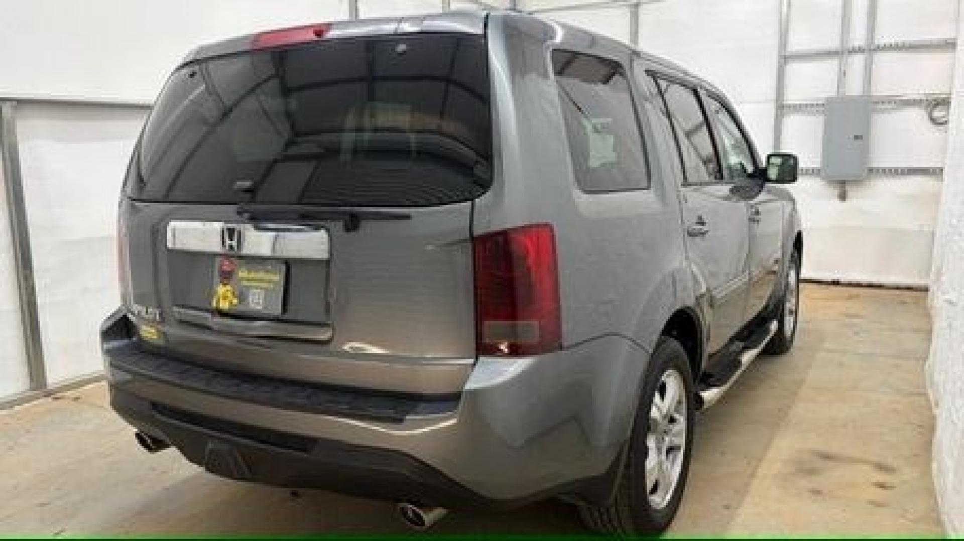 2012 Gray Honda Pilot EX-L (5FNYF3H52CB) with an 3.5L V-6 i-VTEC VCM variable valve control engine, located at 1806 Veterans Memorial Hwy SW, Austell, GA, 30168, (770) 944-9558, 33.817959, -84.606987- Photo#5