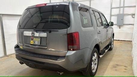2012 Gray Honda Pilot EX-L (5FNYF3H52CB) with an 3.5L V-6 i-VTEC VCM variable valve control engine, located at 1806 Veterans Memorial Hwy SW, Austell, GA, 30168, (770) 944-9558, 33.817959, -84.606987 - Photo#5