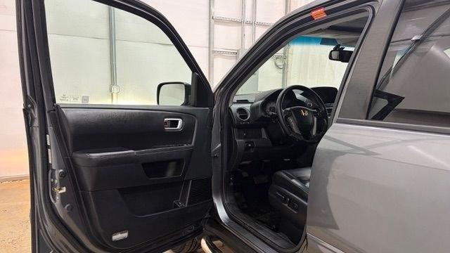 2012 Gray Honda Pilot EX-L (5FNYF3H52CB) with an 3.5L V-6 i-VTEC VCM variable valve control engine, located at 1806 Veterans Memorial Hwy SW, Austell, GA, 30168, (770) 944-9558, 33.817959, -84.606987 - Photo#10