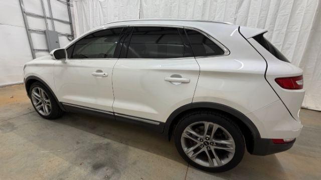 2015 White Lincoln MKC Base (5LMTJ2AH0FU) , located at 1806 Veterans Memorial Hwy SW, Austell, GA, 30168, (770) 944-9558, 33.817959, -84.606987 - Photo#2