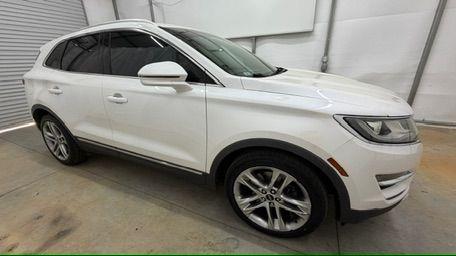 2015 White Lincoln MKC Base (5LMTJ2AH0FU) , located at 1806 Veterans Memorial Hwy SW, Austell, GA, 30168, (770) 944-9558, 33.817959, -84.606987 - Photo#7