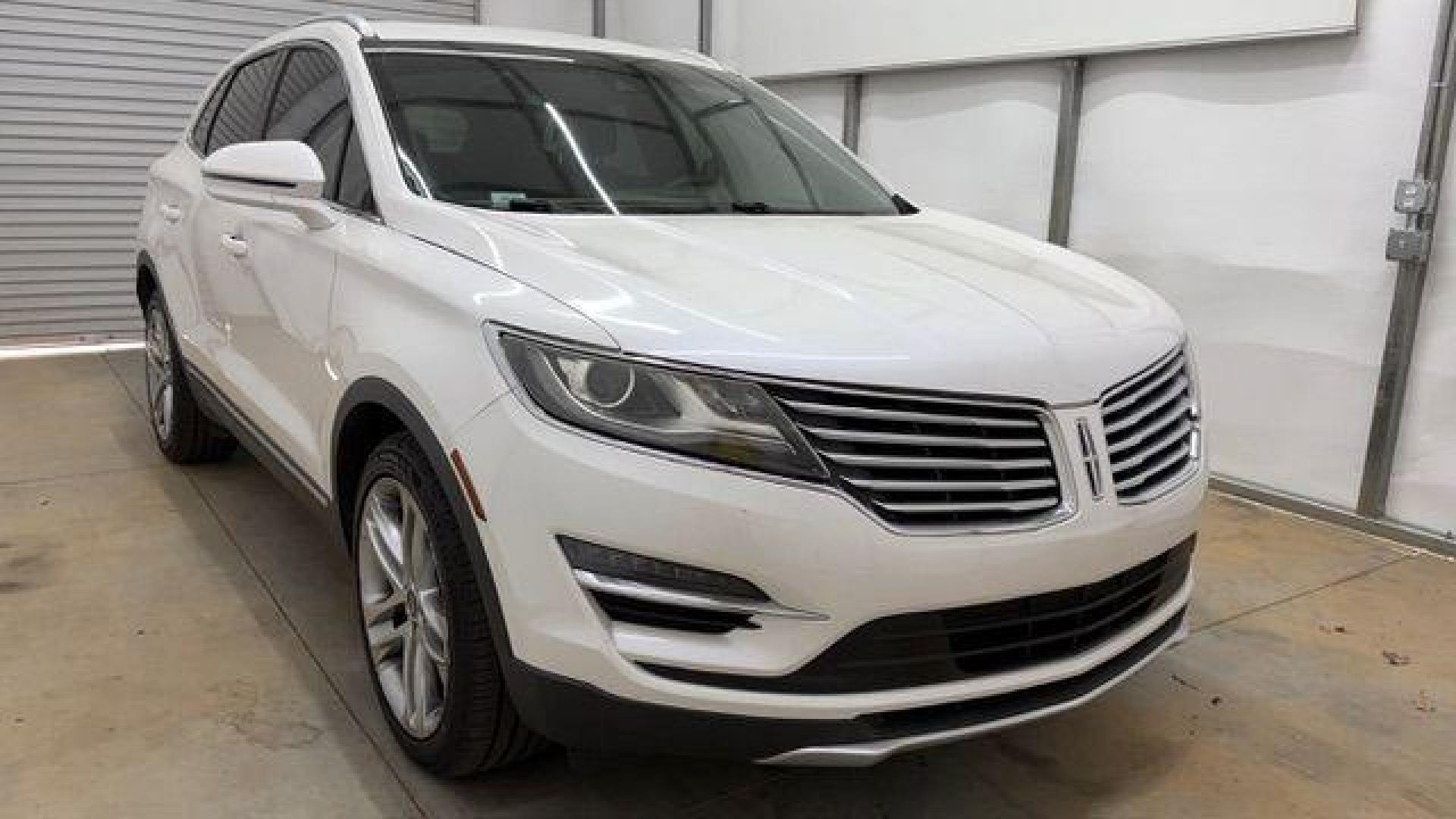 2015 White Lincoln MKC Base (5LMTJ2AH0FU) , located at 1806 Veterans Memorial Hwy SW, Austell, GA, 30168, (770) 944-9558, 33.817959, -84.606987 - Photo#8