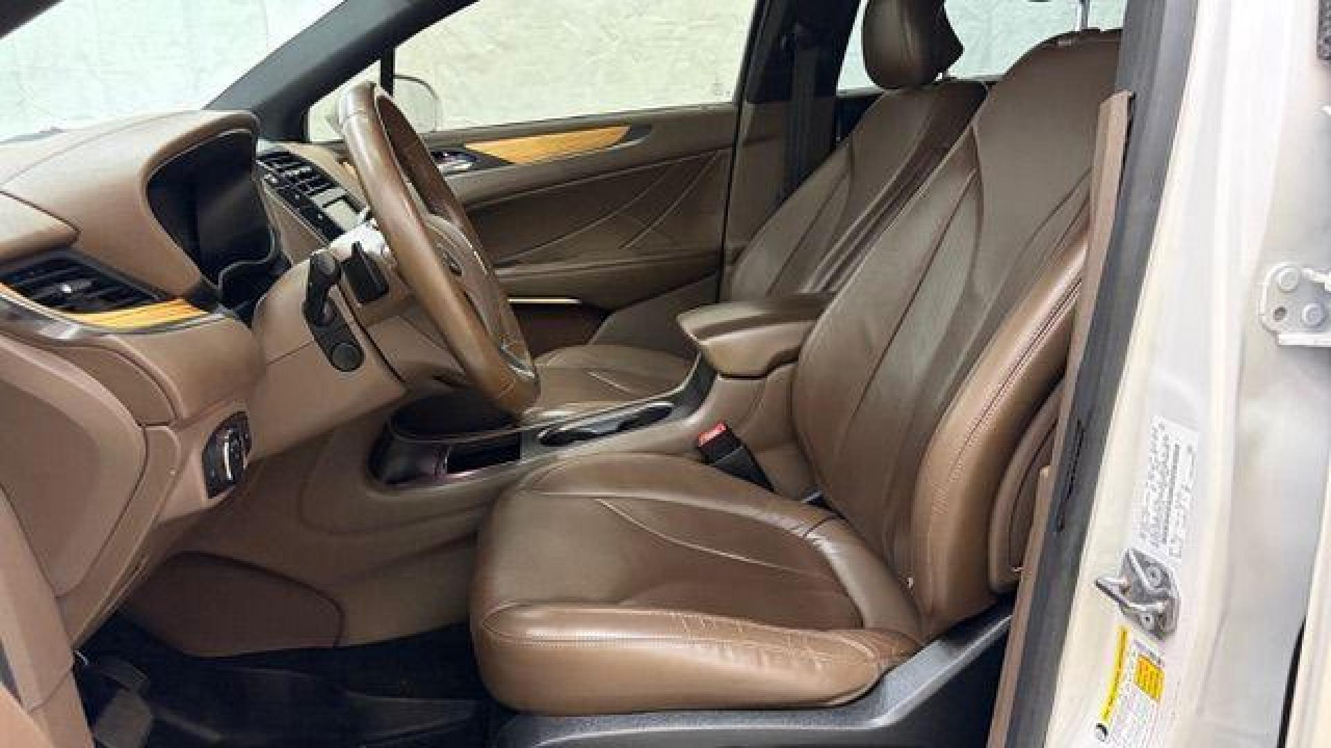 2015 White Lincoln MKC Base (5LMTJ2AH0FU) , located at 1806 Veterans Memorial Hwy SW, Austell, GA, 30168, (770) 944-9558, 33.817959, -84.606987 - Photo#11