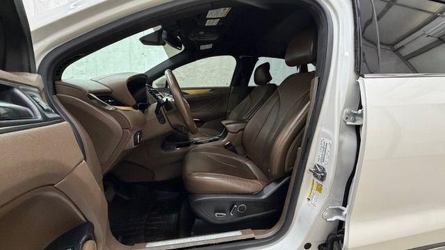 2015 White Lincoln MKC Base (5LMTJ2AH0FU) , located at 1806 Veterans Memorial Hwy SW, Austell, GA, 30168, (770) 944-9558, 33.817959, -84.606987 - Photo#12