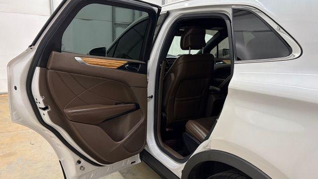 2015 White Lincoln MKC Base (5LMTJ2AH0FU) , located at 1806 Veterans Memorial Hwy SW, Austell, GA, 30168, (770) 944-9558, 33.817959, -84.606987 - Photo#13