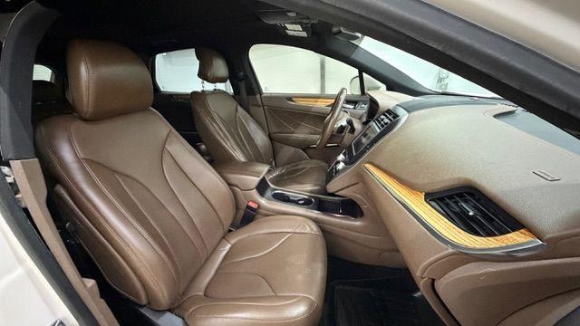 2015 White Lincoln MKC Base (5LMTJ2AH0FU) , located at 1806 Veterans Memorial Hwy SW, Austell, GA, 30168, (770) 944-9558, 33.817959, -84.606987 - Photo#18