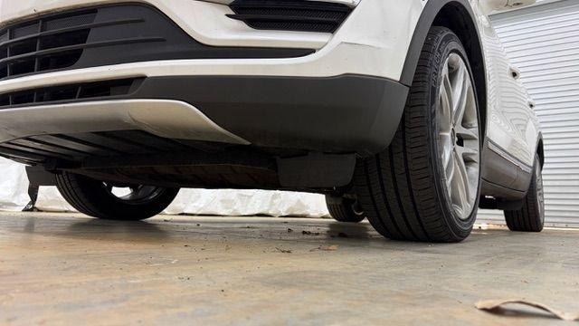 2015 White Lincoln MKC Base (5LMTJ2AH0FU) , located at 1806 Veterans Memorial Hwy SW, Austell, GA, 30168, (770) 944-9558, 33.817959, -84.606987 - Photo#20