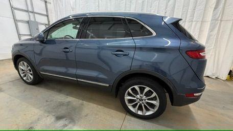 2018 Blue Lincoln MKC Select (5LMCJ2D95JU) , located at 1806 Veterans Memorial Hwy SW, Austell, GA, 30168, (770) 944-9558, 33.817959, -84.606987 - Photo#2