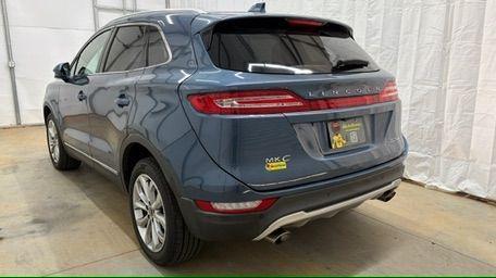 2018 Blue Lincoln MKC Select (5LMCJ2D95JU) , located at 1806 Veterans Memorial Hwy SW, Austell, GA, 30168, (770) 944-9558, 33.817959, -84.606987 - Photo#3