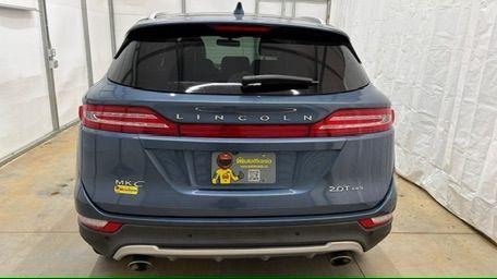 2018 Blue Lincoln MKC Select (5LMCJ2D95JU) , located at 1806 Veterans Memorial Hwy SW, Austell, GA, 30168, (770) 944-9558, 33.817959, -84.606987 - Photo#4