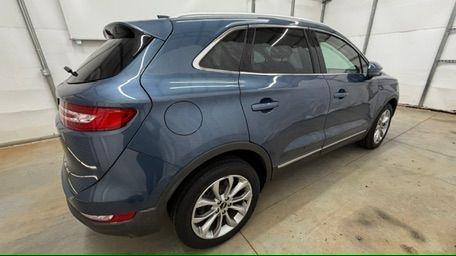 2018 Blue Lincoln MKC Select (5LMCJ2D95JU) , located at 1806 Veterans Memorial Hwy SW, Austell, GA, 30168, (770) 944-9558, 33.817959, -84.606987 - Photo#6