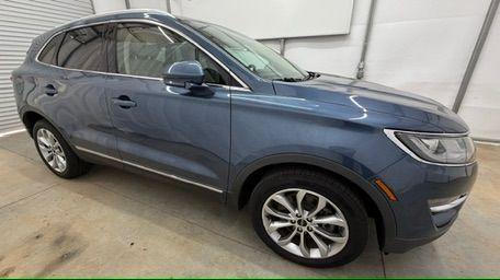 2018 Blue Lincoln MKC Select (5LMCJ2D95JU) , located at 1806 Veterans Memorial Hwy SW, Austell, GA, 30168, (770) 944-9558, 33.817959, -84.606987 - Photo#7