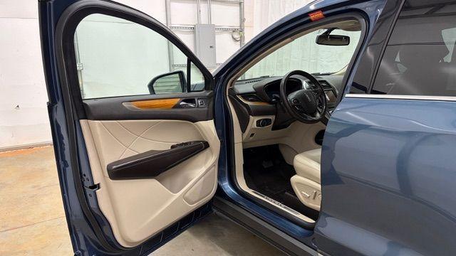 2018 Blue Lincoln MKC Select (5LMCJ2D95JU) , located at 1806 Veterans Memorial Hwy SW, Austell, GA, 30168, (770) 944-9558, 33.817959, -84.606987 - Photo#10