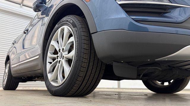 2018 Blue Lincoln MKC Select (5LMCJ2D95JU) , located at 1806 Veterans Memorial Hwy SW, Austell, GA, 30168, (770) 944-9558, 33.817959, -84.606987 - Photo#19