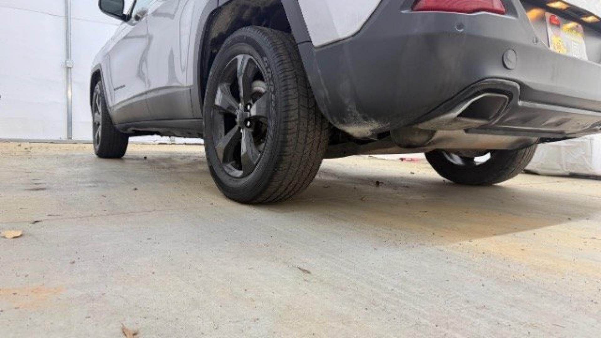 2017 GRAY Jeep Cherokee High Altitude 4x4 (1C4PJMDS4HW) , located at 1806 Veterans Memorial Hwy SW, Austell, GA, 30168, (770) 944-9558, 33.817959, -84.606987 - Photo#19
