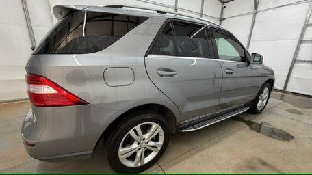 2015 Silver Mercedes-Benz ML 350 Class (4JGDA5JB3FA) , located at 1806 Veterans Memorial Hwy SW, Austell, GA, 30168, (770) 944-9558, 33.817959, -84.606987 - Photo#6