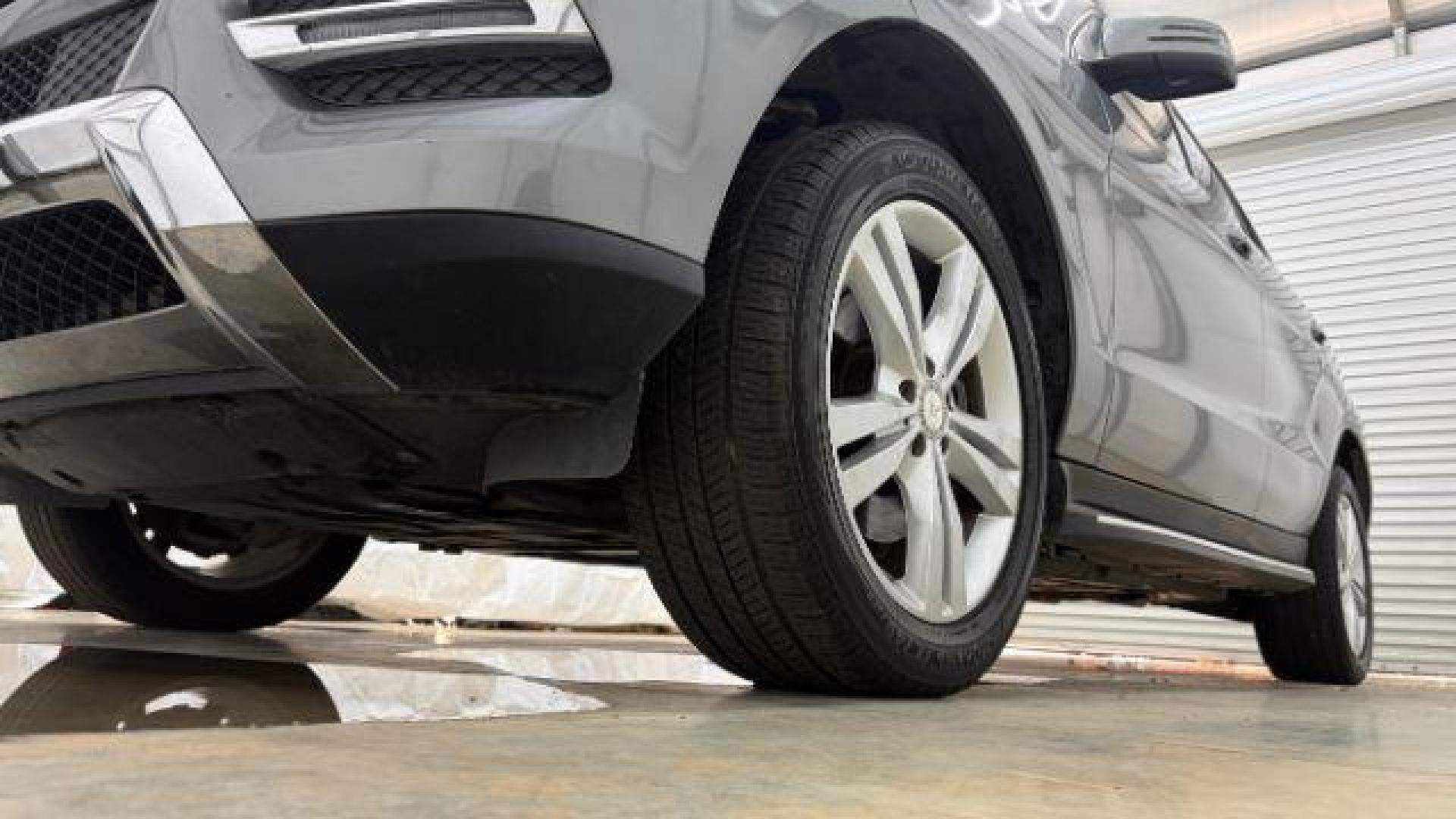 2015 Silver Mercedes-Benz ML 350 Class (4JGDA5JB3FA) , located at 1806 Veterans Memorial Hwy SW, Austell, GA, 30168, (770) 944-9558, 33.817959, -84.606987 - Photo#19