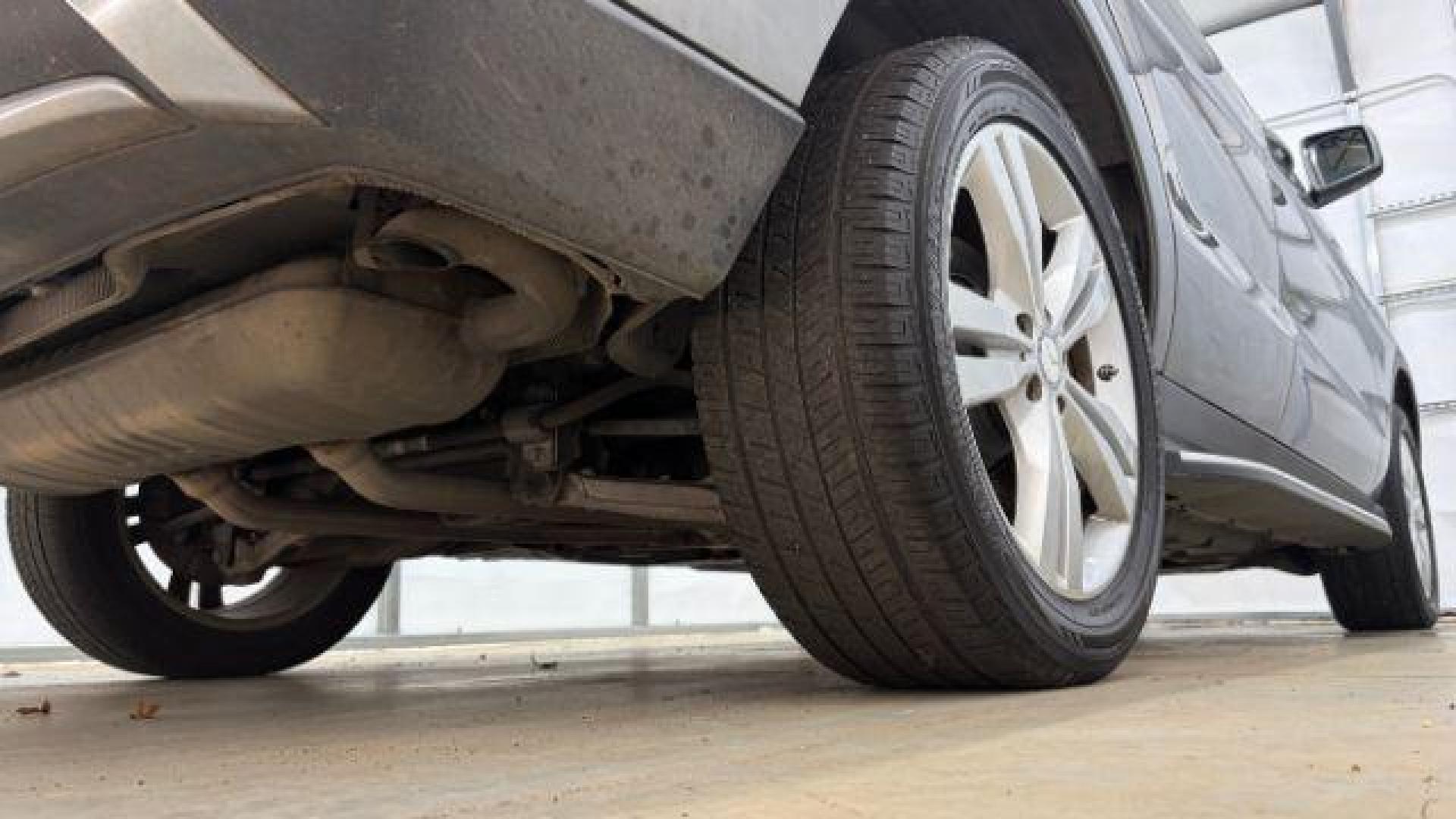 2015 Silver Mercedes-Benz ML 350 Class (4JGDA5JB3FA) , located at 1806 Veterans Memorial Hwy SW, Austell, GA, 30168, (770) 944-9558, 33.817959, -84.606987 - Photo#21