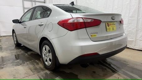 2015 Silver Kia Forte LX (KNAFK4A65F5) with an 1.8L I-4 DOHC engine, located at 1806 Veterans Memorial Hwy SW, Austell, GA, 30168, (770) 944-9558, 33.817959, -84.606987 - Photo#3