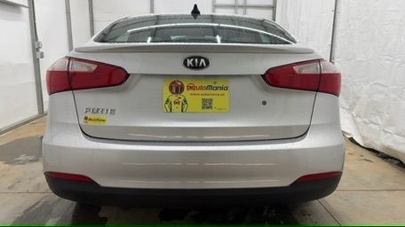 2015 Silver Kia Forte LX (KNAFK4A65F5) with an 1.8L I-4 DOHC engine, located at 1806 Veterans Memorial Hwy SW, Austell, GA, 30168, (770) 944-9558, 33.817959, -84.606987 - Photo#4