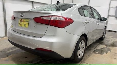 2015 Silver Kia Forte LX (KNAFK4A65F5) with an 1.8L I-4 DOHC engine, located at 1806 Veterans Memorial Hwy SW, Austell, GA, 30168, (770) 944-9558, 33.817959, -84.606987 - Photo#5