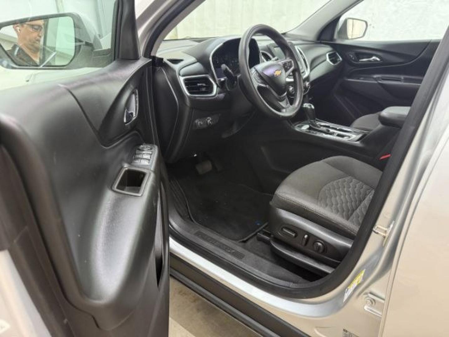 2018 Silver Chevrolet Equinox LT (3GNAXSEVXJS) with an 1.5L I-4 gasoline direct injection engine, located at 1806 Veterans Memorial Hwy SW, Austell, GA, 30168, (770) 944-9558, 33.817959, -84.606987 - Photo#10