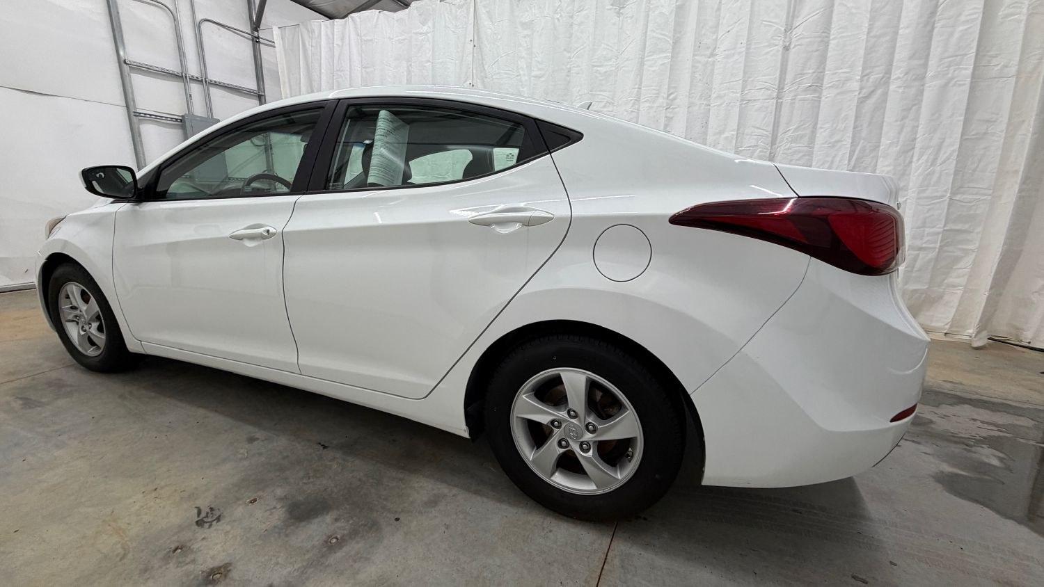 2014 White Hyundai Elantra SE (5NPDH4AE5EH) with an Nu 1.8L I-4 DOHC engine, located at 1806 Veterans Memorial Hwy SW, Austell, GA, 30168, (770) 944-9558, 33.817959, -84.606987- Photo#2