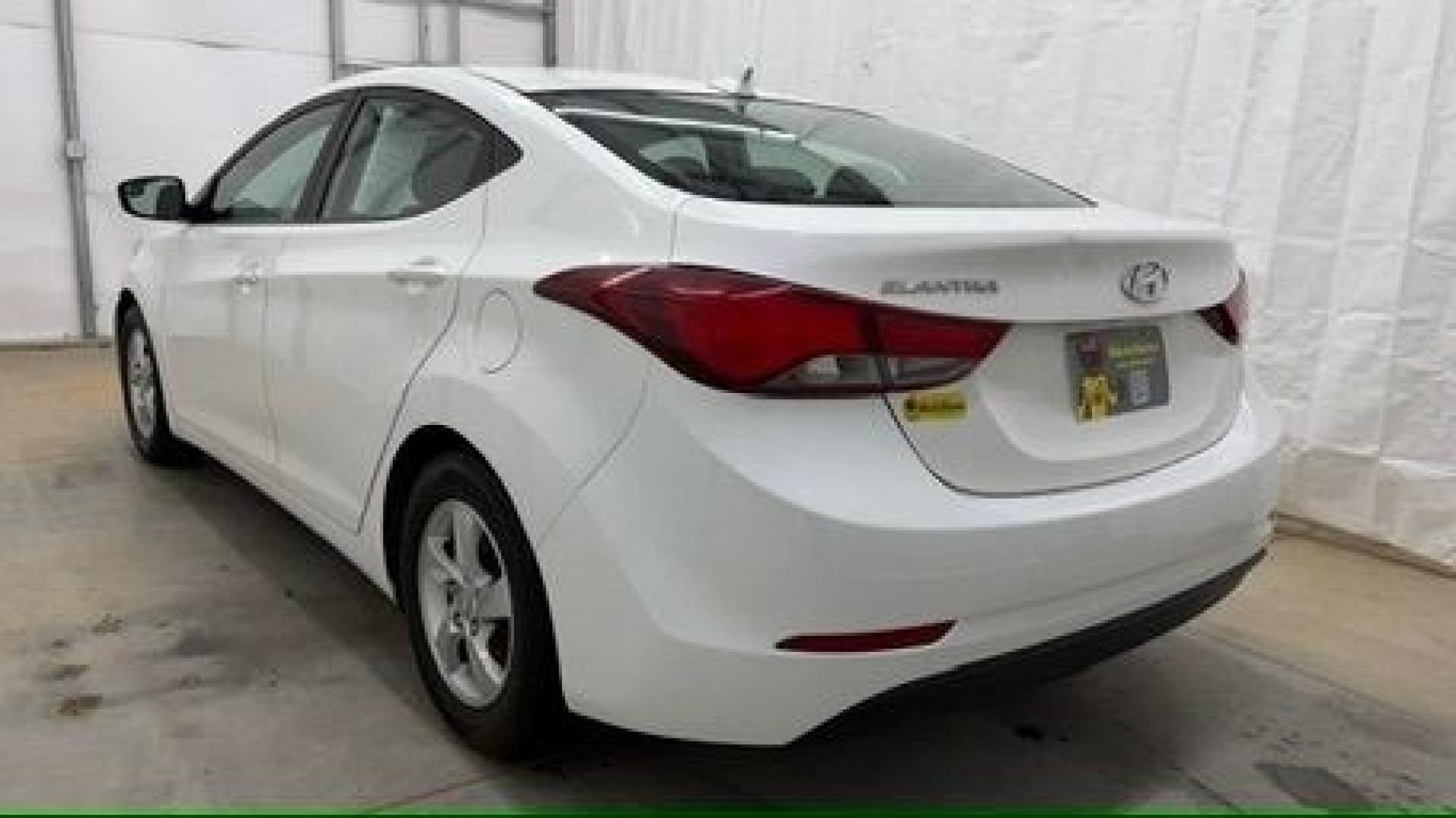 2014 White Hyundai Elantra SE (5NPDH4AE5EH) with an Nu 1.8L I-4 DOHC engine, located at 1806 Veterans Memorial Hwy SW, Austell, GA, 30168, (770) 944-9558, 33.817959, -84.606987- Photo#3