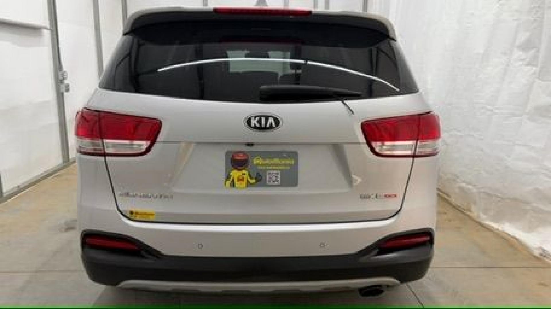 2017 Silver Kia Sorento 2.0T EX (5XYPHDA12HG) with an 2L I-4 gasoline direct injection engine, located at 1806 Veterans Memorial Hwy SW, Austell, GA, 30168, (770) 944-9558, 33.817959, -84.606987- Photo#4
