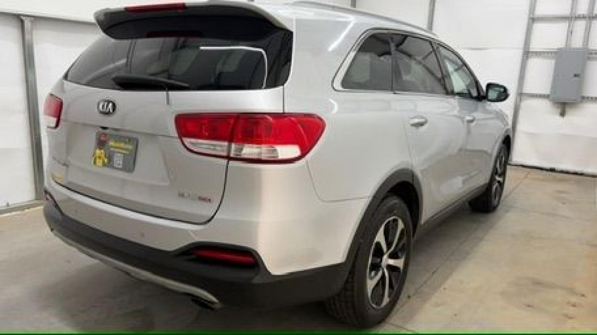 2017 Silver Kia Sorento 2.0T EX (5XYPHDA12HG) with an 2L I-4 gasoline direct injection engine, located at 1806 Veterans Memorial Hwy SW, Austell, GA, 30168, (770) 944-9558, 33.817959, -84.606987- Photo#5