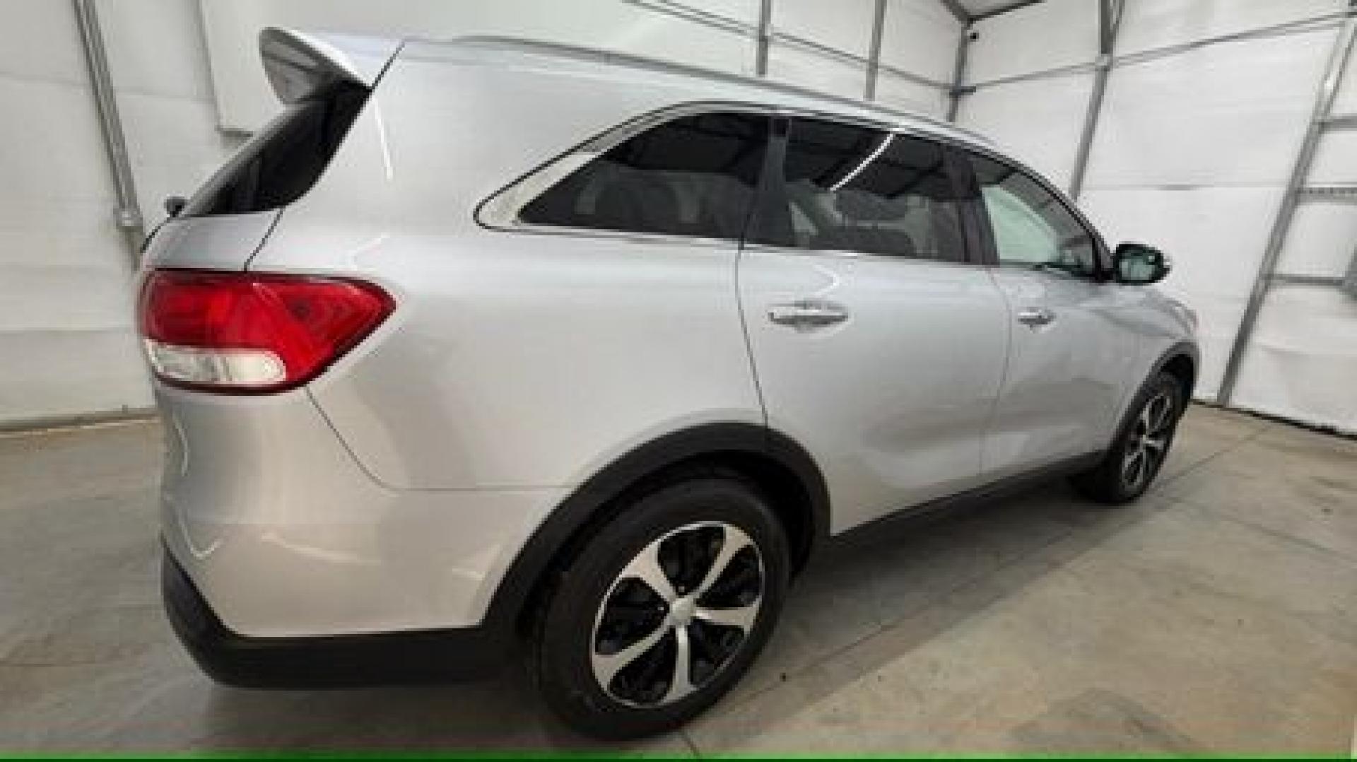 2017 Silver Kia Sorento 2.0T EX (5XYPHDA12HG) with an 2L I-4 gasoline direct injection engine, located at 1806 Veterans Memorial Hwy SW, Austell, GA, 30168, (770) 944-9558, 33.817959, -84.606987- Photo#6