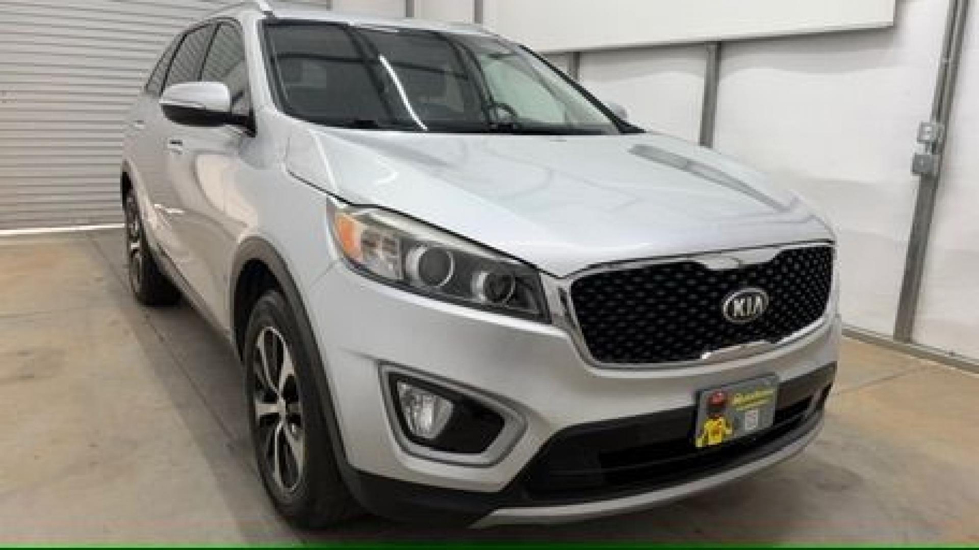 2017 Silver Kia Sorento 2.0T EX (5XYPHDA12HG) with an 2L I-4 gasoline direct injection engine, located at 1806 Veterans Memorial Hwy SW, Austell, GA, 30168, (770) 944-9558, 33.817959, -84.606987- Photo#8